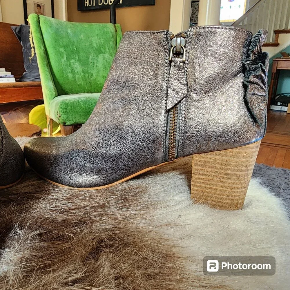 Miss Albright Booties with bow from Anthropologie - Picture 2 of 5